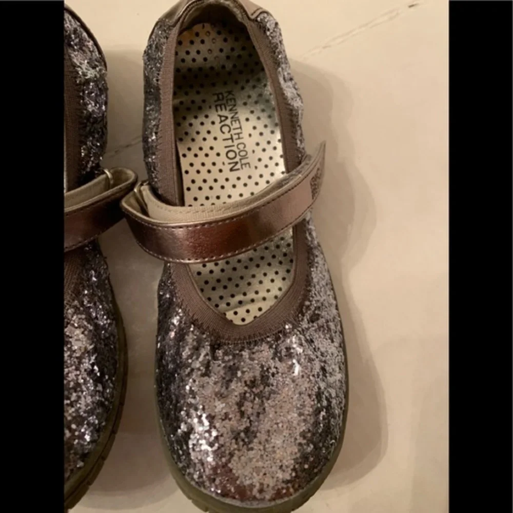 Kenneth Cole Reaction Silver Glitter Shoe